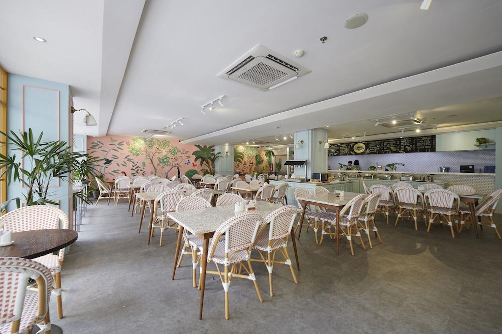 Verse Luxe Hotel Wahid Hasyim Jakarta Extérieur photo